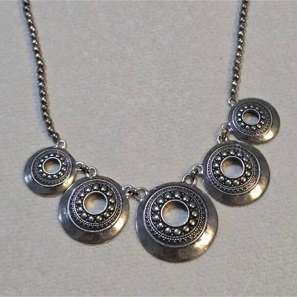Lucky brand Silver Tone Disc Circle Necklace - Picture 3 of 7
